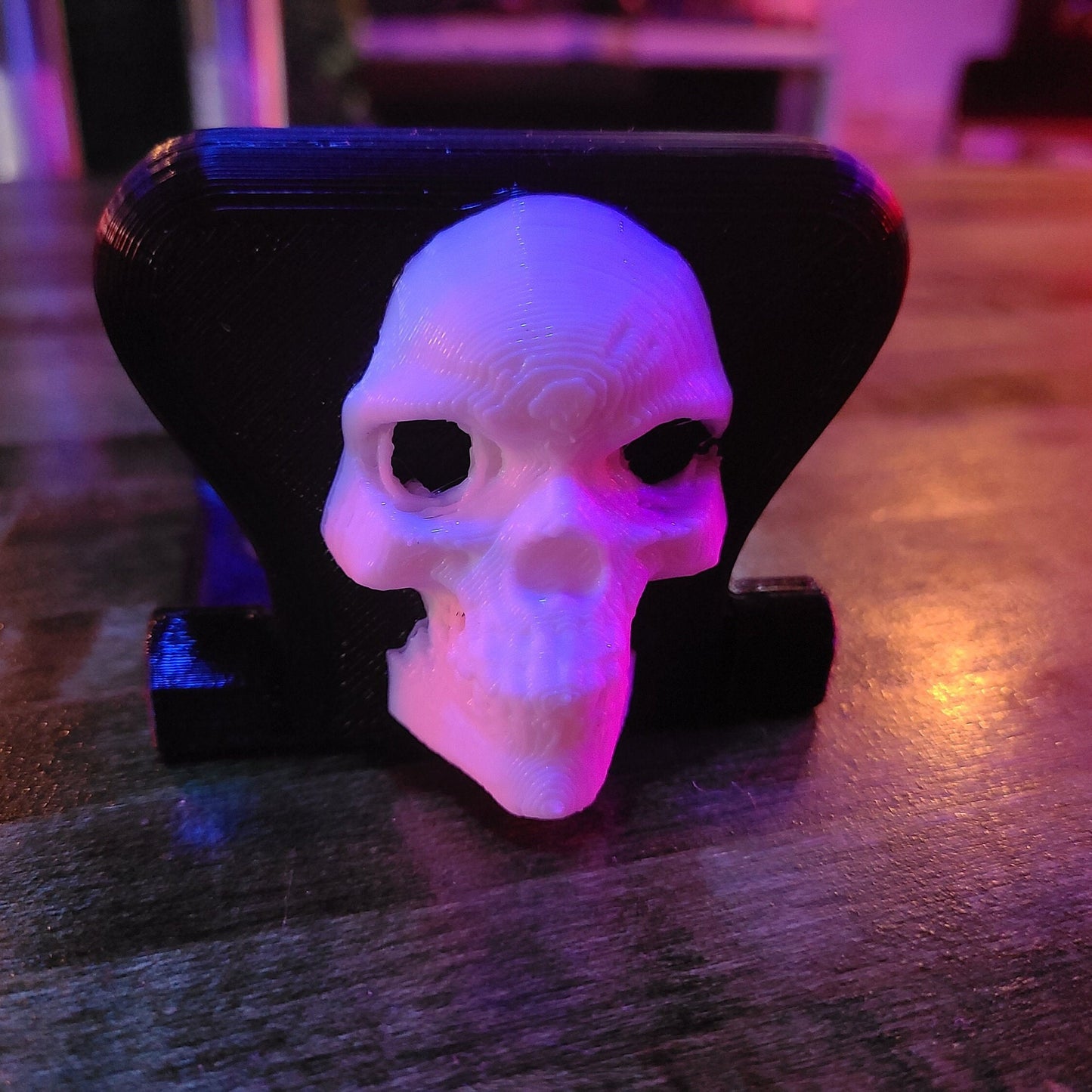 Skull Phone Stand for Desk, 3D Printed Holder, Gothic Office Decor, Halloween Gift Spooky Skull Phone Stand, Creepy Skeleton Gift